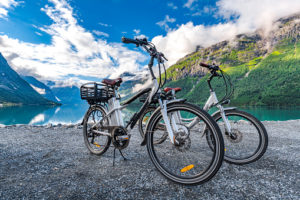 vélo électrique montagne et lac